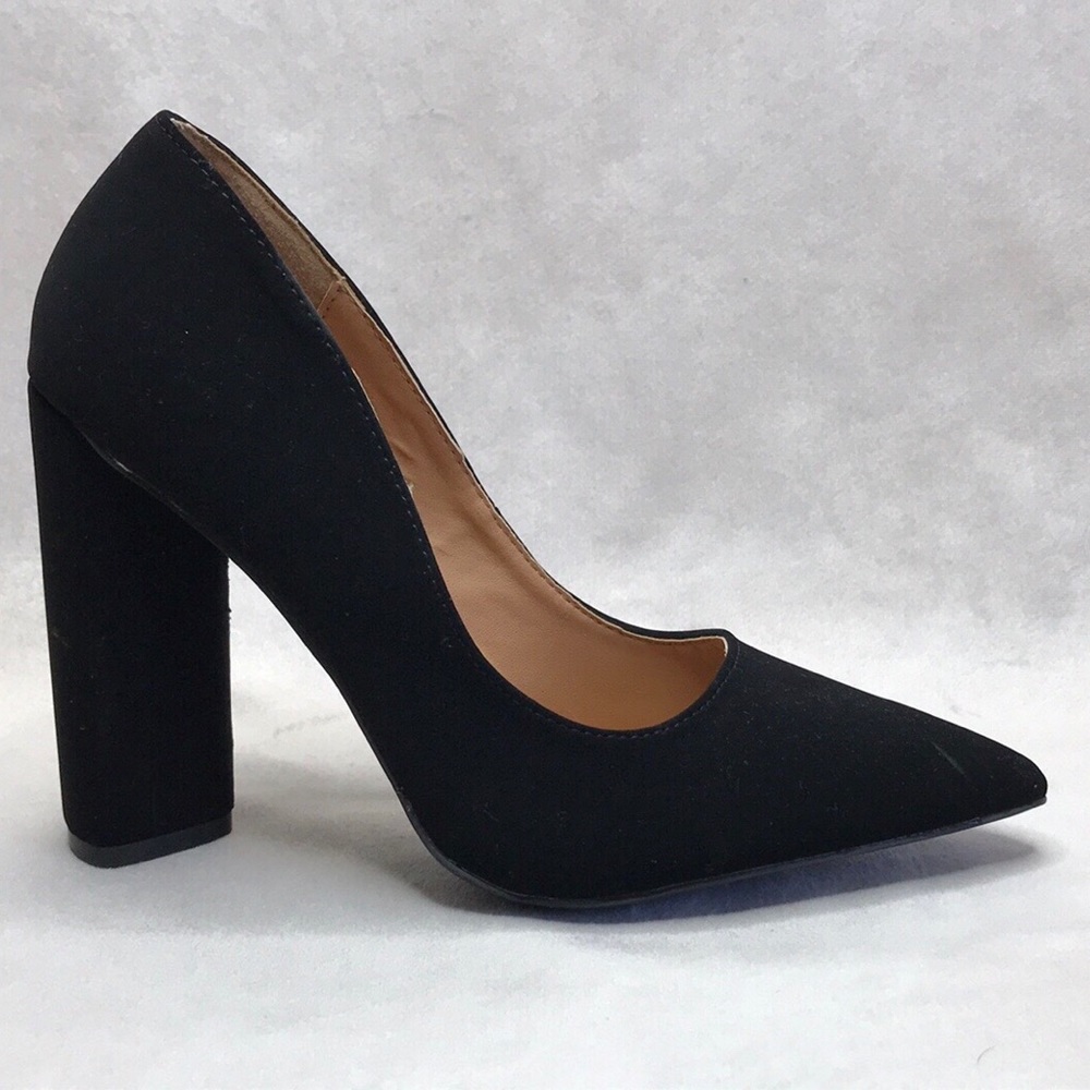 Black Pointed Toe Heels - Chunk Heel